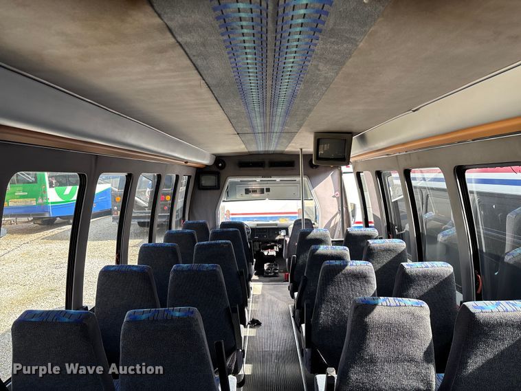 image for item EV3005 2000 International 3400 transit bus