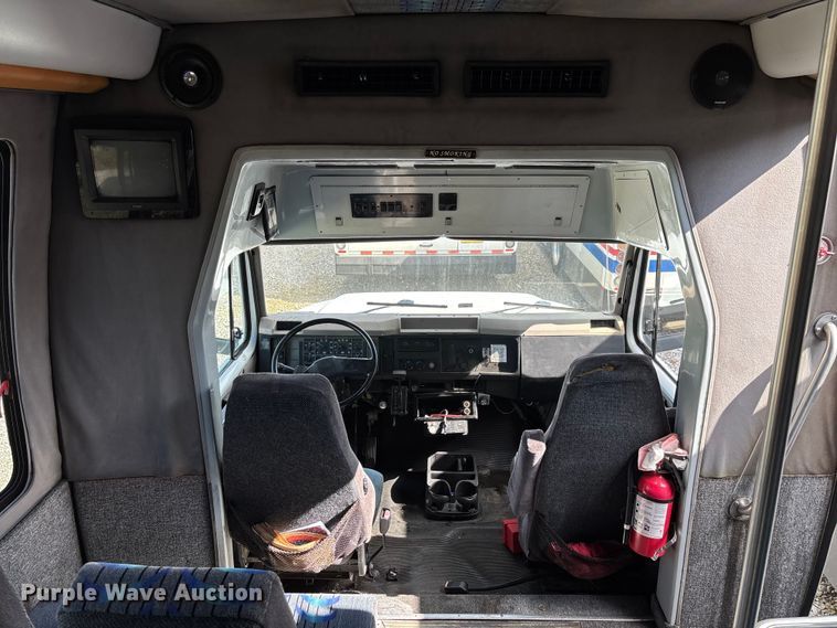 image for item EV3005 2000 International 3400 transit bus