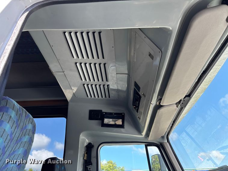 image for item EV3005 2000 International 3400 transit bus