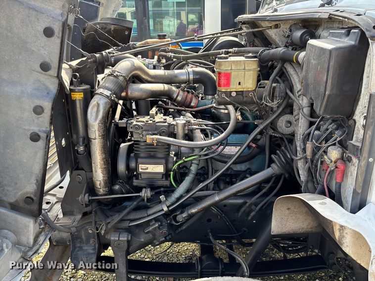 image for item EV3005 2000 International 3400 transit bus