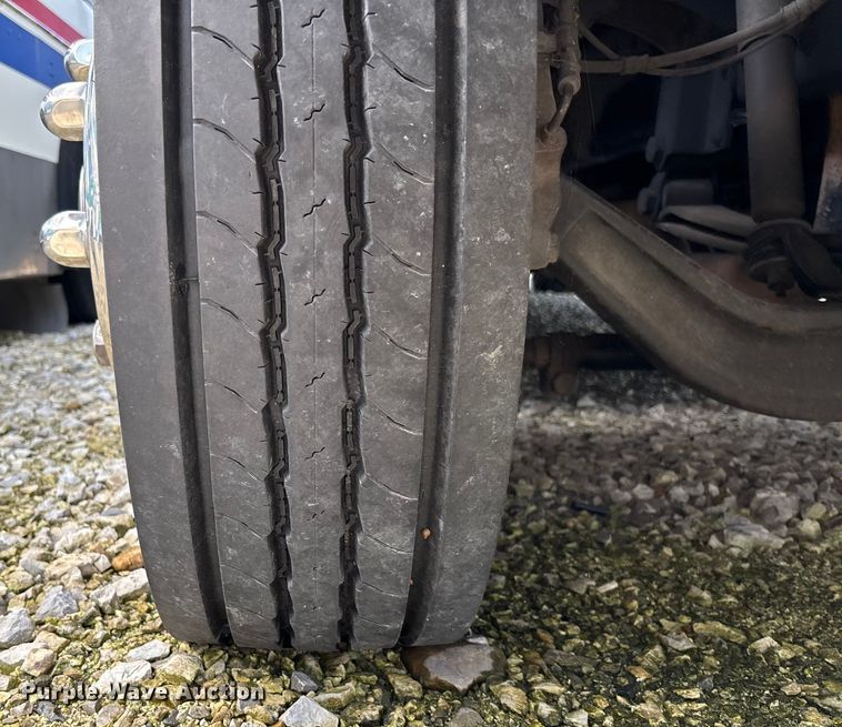 image for item EV3005 2000 International 3400 transit bus