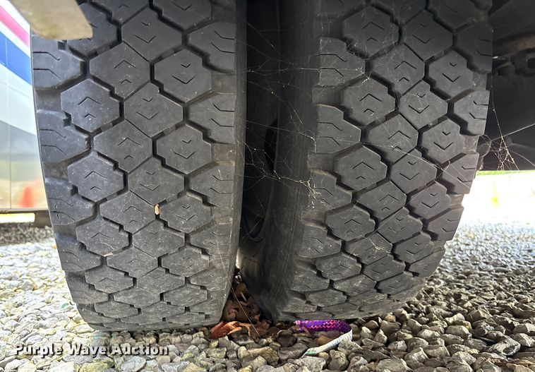 image for item EV3005 2000 International 3400 transit bus