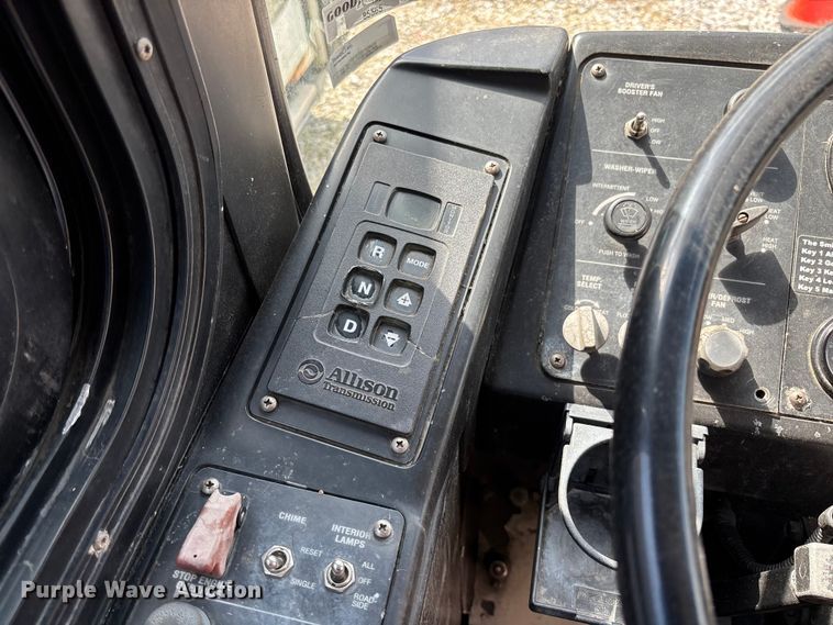 image for item EV3006 2010 Gillig G27D102N4 transit bus