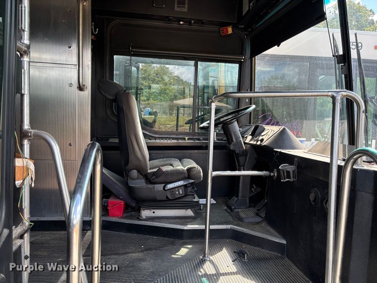 image for item EV3007 2003 North American Bus Industries SHF40 transit bus