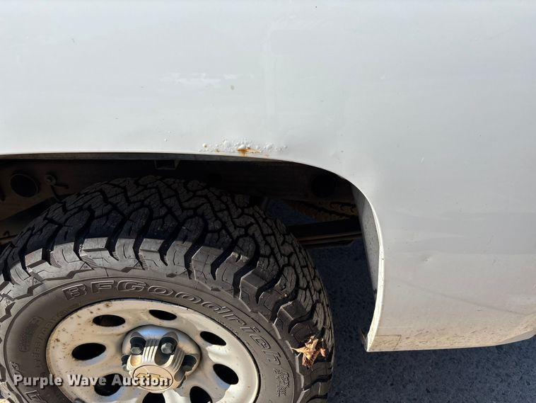 image for item EV3008 2013 Chevrolet Silverado 1500 pickup truck