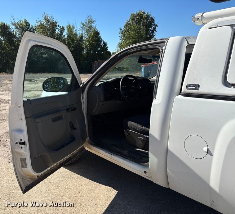 image for item EV3008 2013 Chevrolet Silverado 1500 pickup truck