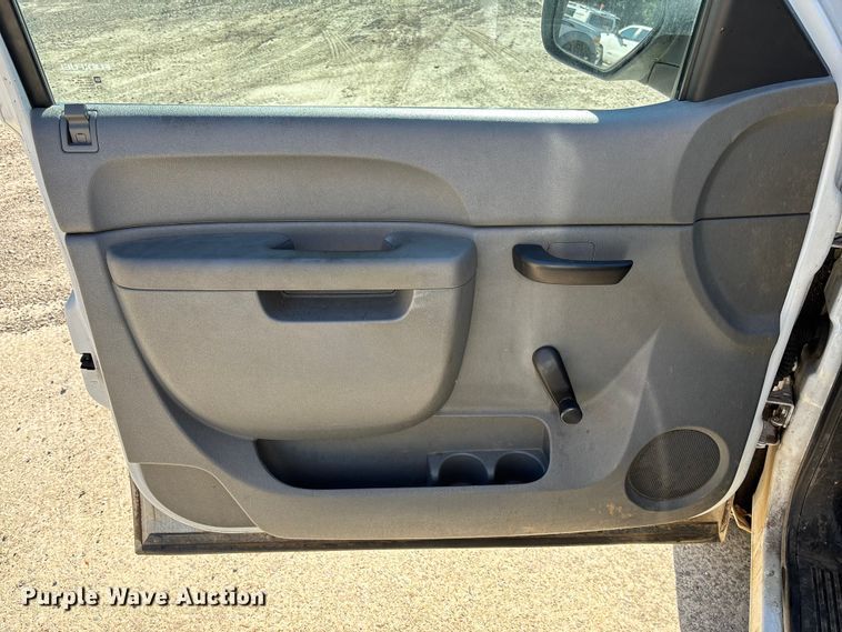 image for item EV3008 2013 Chevrolet Silverado 1500 pickup truck