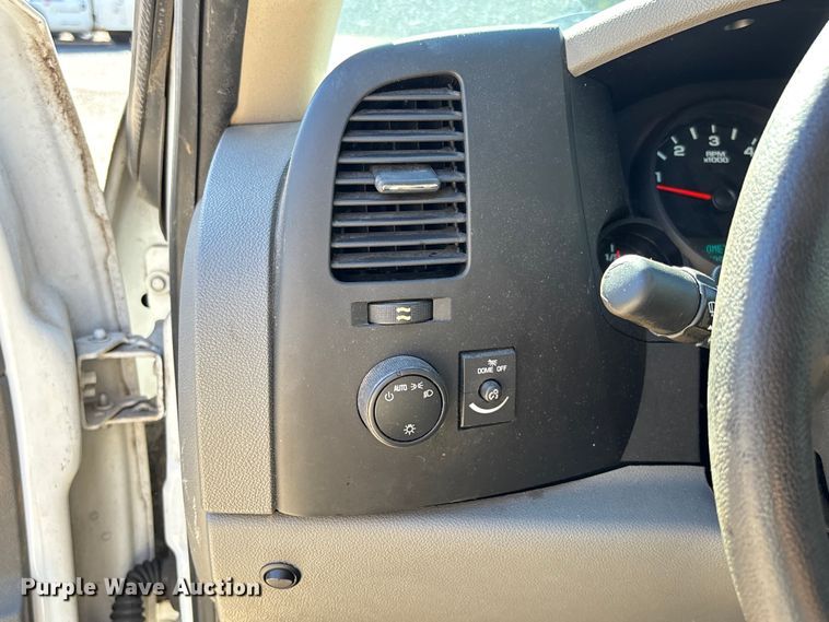 image for item EV3008 2013 Chevrolet Silverado 1500 pickup truck