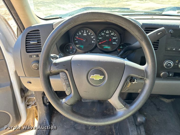 image for item EV3008 2013 Chevrolet Silverado 1500 pickup truck