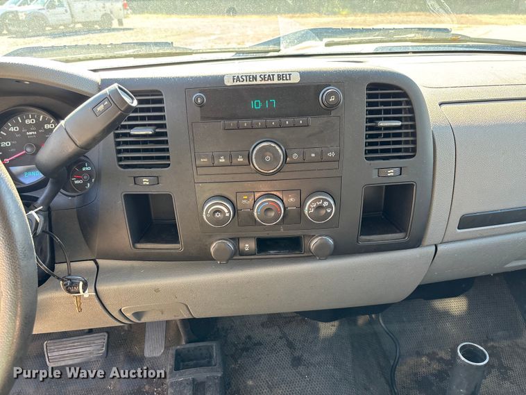 image for item EV3008 2013 Chevrolet Silverado 1500 pickup truck