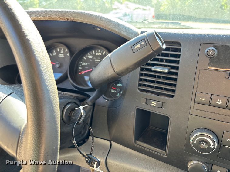 image for item EV3008 2013 Chevrolet Silverado 1500 pickup truck