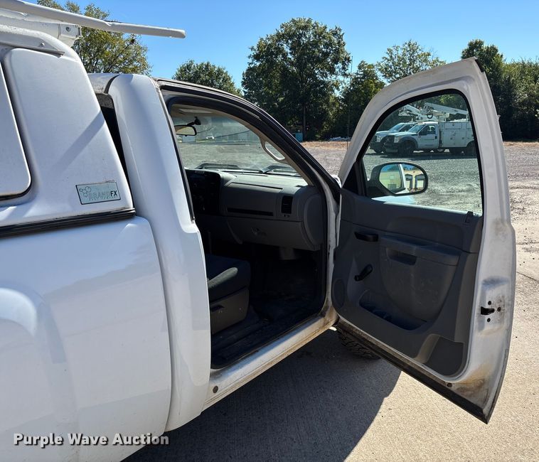 image for item EV3008 2013 Chevrolet Silverado 1500 pickup truck