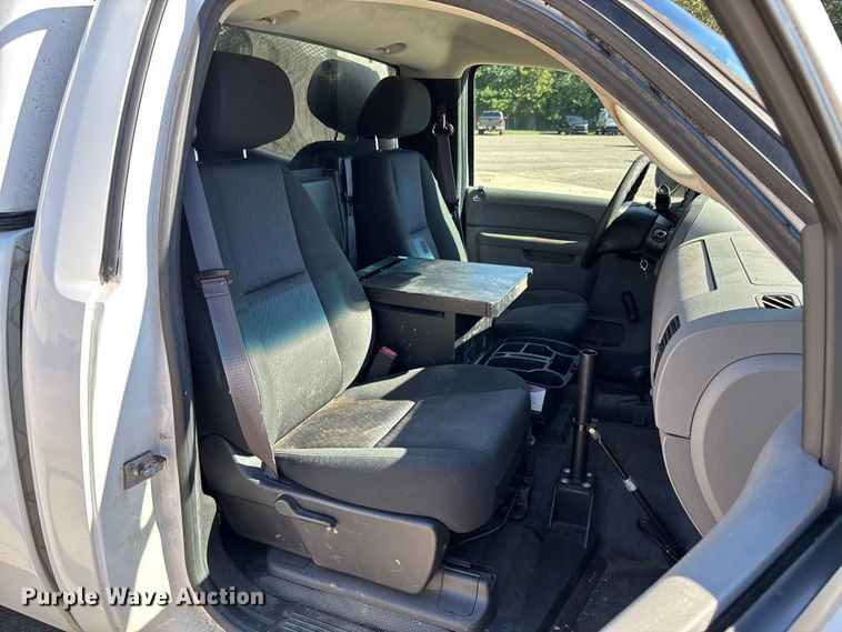 image for item EV3008 2013 Chevrolet Silverado 1500 pickup truck