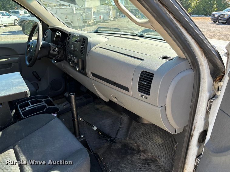 image for item EV3008 2013 Chevrolet Silverado 1500 pickup truck