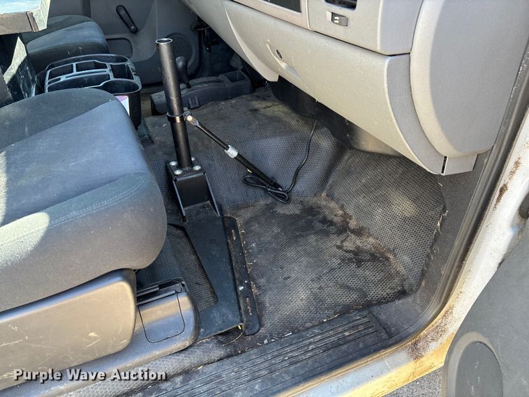 image for item EV3008 2013 Chevrolet Silverado 1500 pickup truck