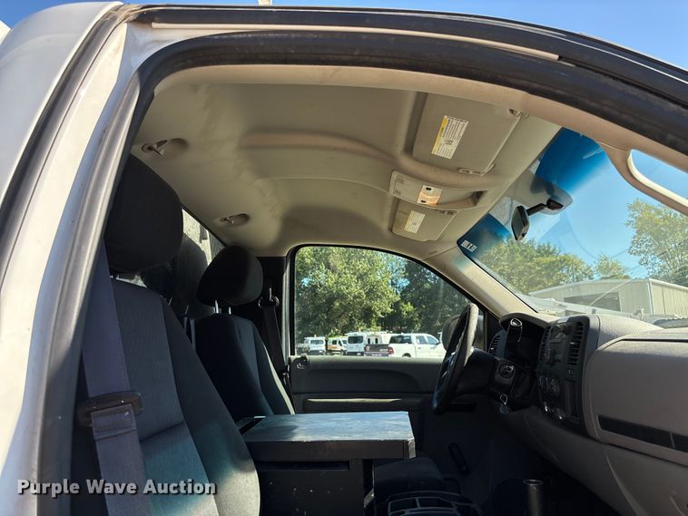 image for item EV3008 2013 Chevrolet Silverado 1500 pickup truck