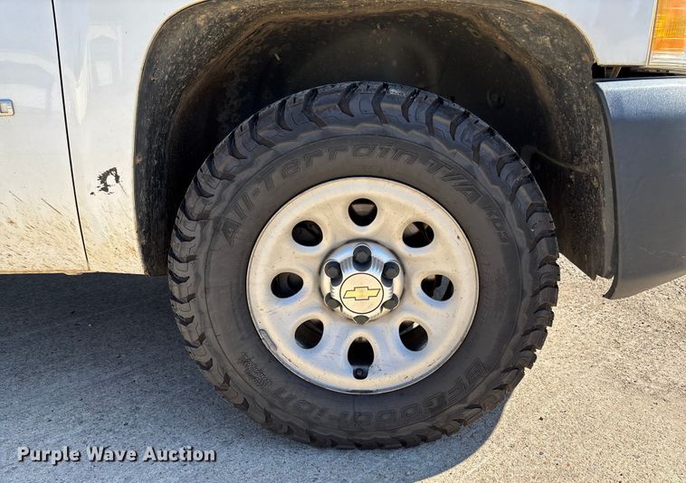 image for item EV3008 2013 Chevrolet Silverado 1500 pickup truck