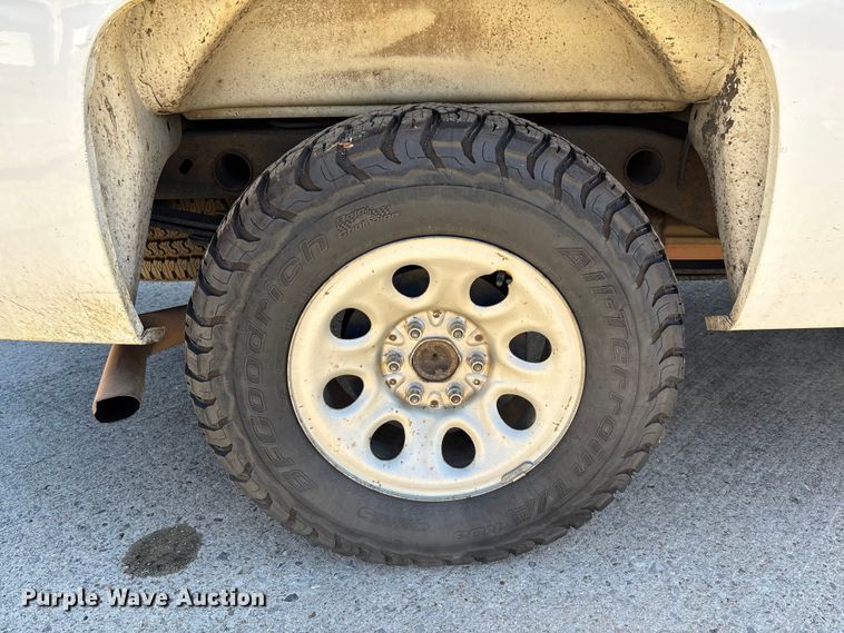 image for item EV3008 2013 Chevrolet Silverado 1500 pickup truck