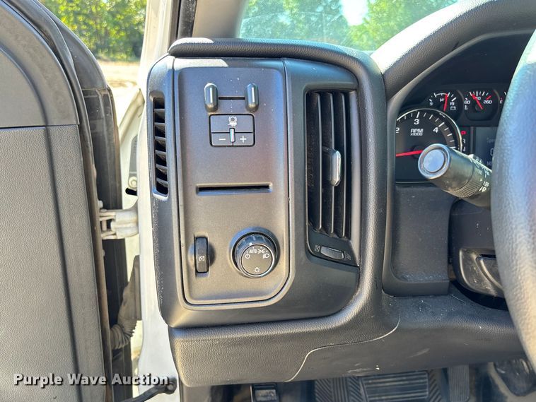 image for item EV3009 2015 Chevrolet Silverado pickup truck