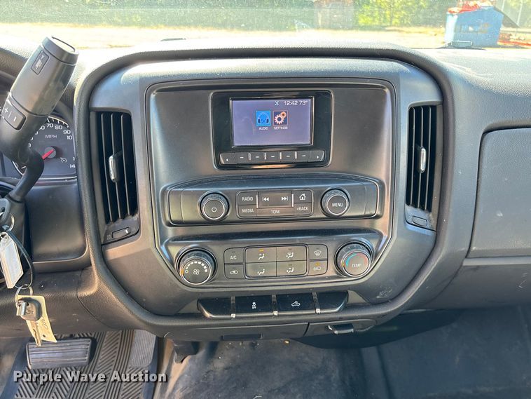 image for item EV3009 2015 Chevrolet Silverado pickup truck