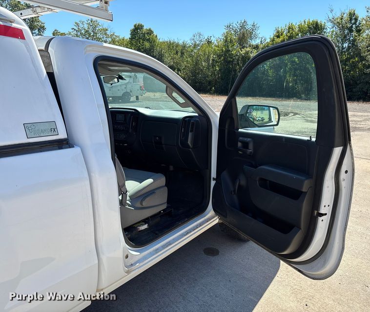 image for item EV3009 2015 Chevrolet Silverado pickup truck