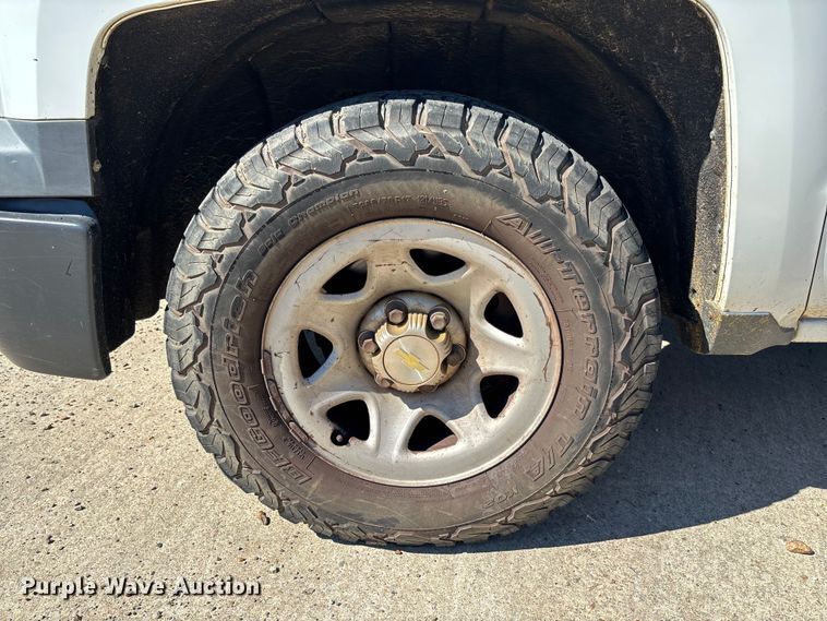 image for item EV3009 2015 Chevrolet Silverado pickup truck