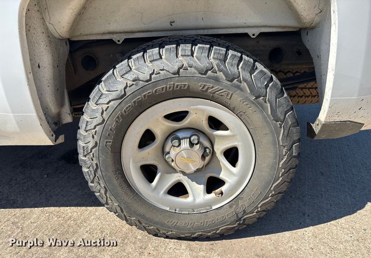 image for item EV3009 2015 Chevrolet Silverado pickup truck