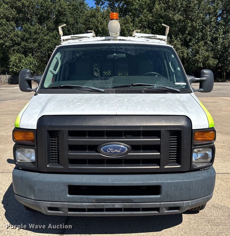 image for item EV3010 2009 Ford E150 van