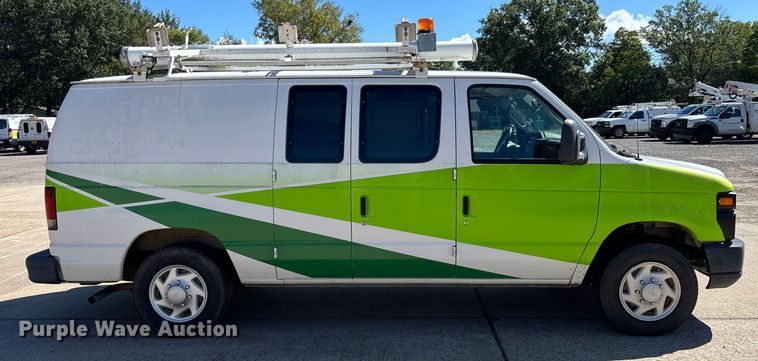image for item EV3010 2009 Ford E150 van