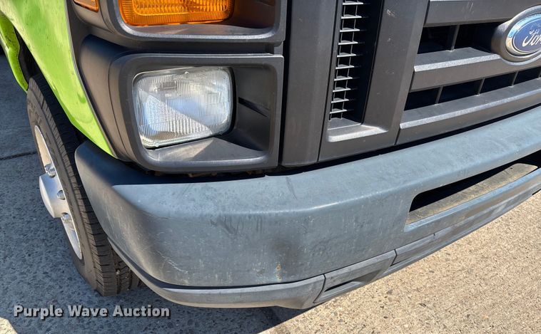 image for item EV3010 2009 Ford E150 van