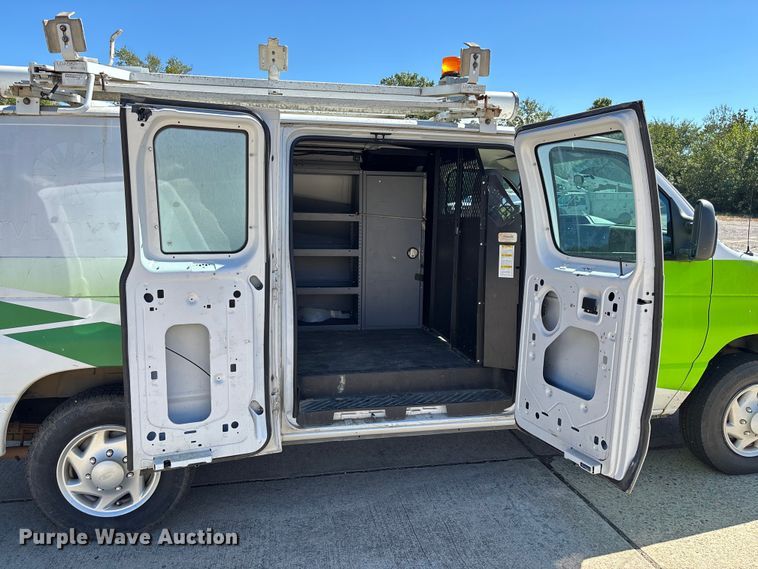 image for item EV3010 2009 Ford E150 van