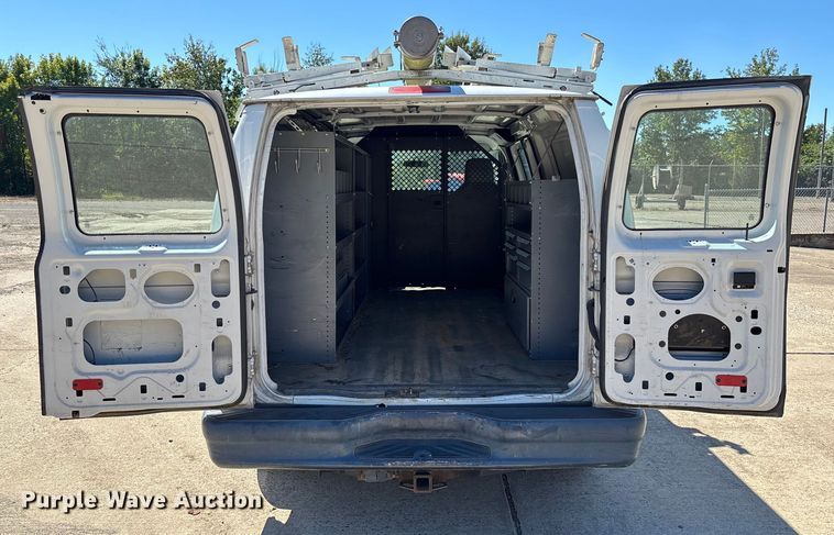 image for item EV3010 2009 Ford E150 van