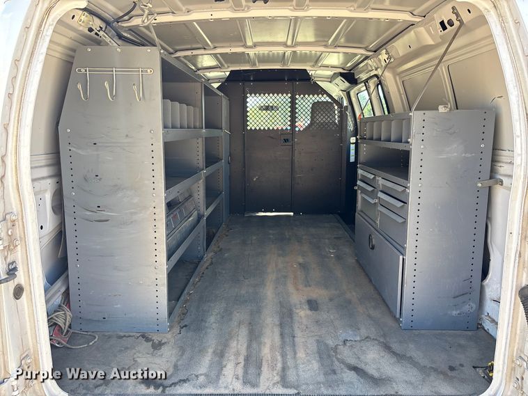 image for item EV3010 2009 Ford E150 van