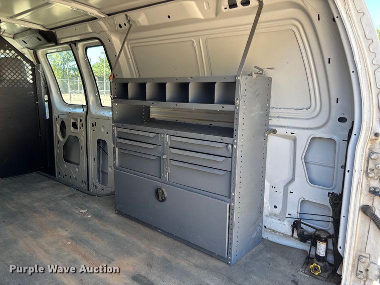 image for item EV3010 2009 Ford E150 van