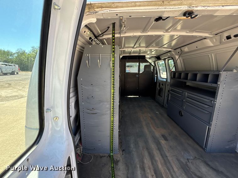 image for item EV3010 2009 Ford E150 van