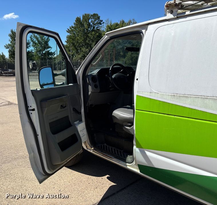 image for item EV3010 2009 Ford E150 van