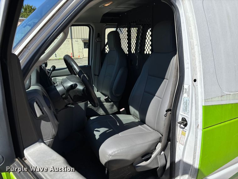 image for item EV3010 2009 Ford E150 van