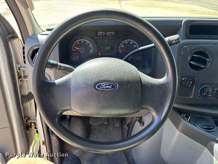 image for item EV3010 2009 Ford E150 van