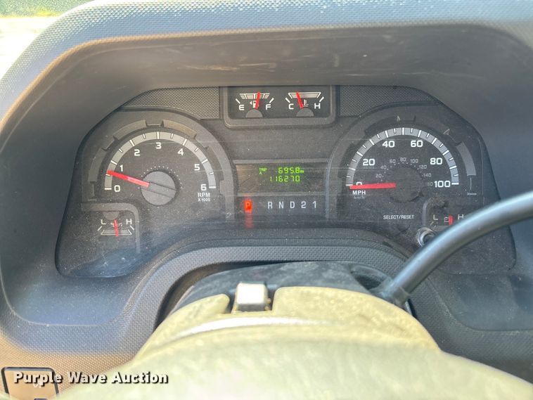 image for item EV3010 2009 Ford E150 van