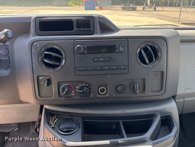 image for item EV3010 2009 Ford E150 van