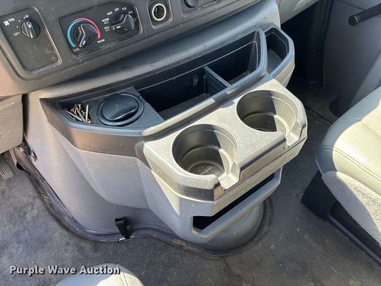 image for item EV3010 2009 Ford E150 van