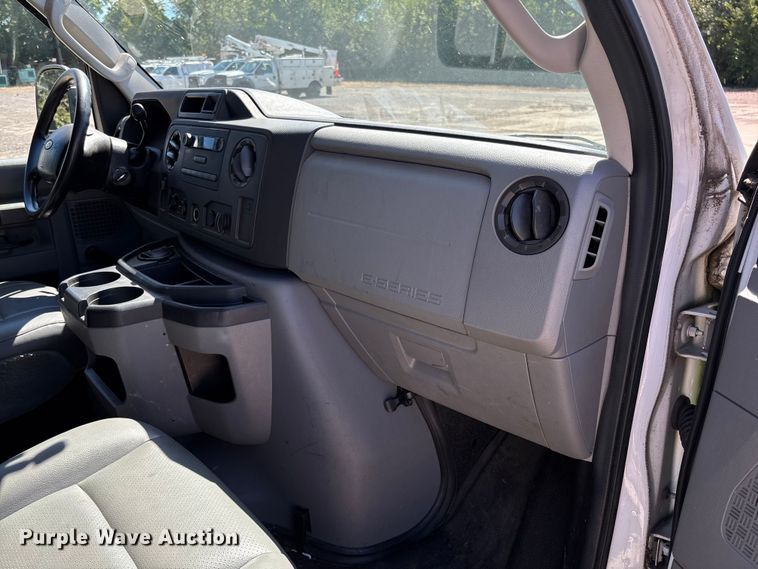 image for item EV3010 2009 Ford E150 van