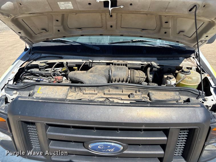 image for item EV3010 2009 Ford E150 van