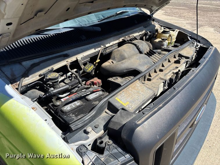 image for item EV3010 2009 Ford E150 van