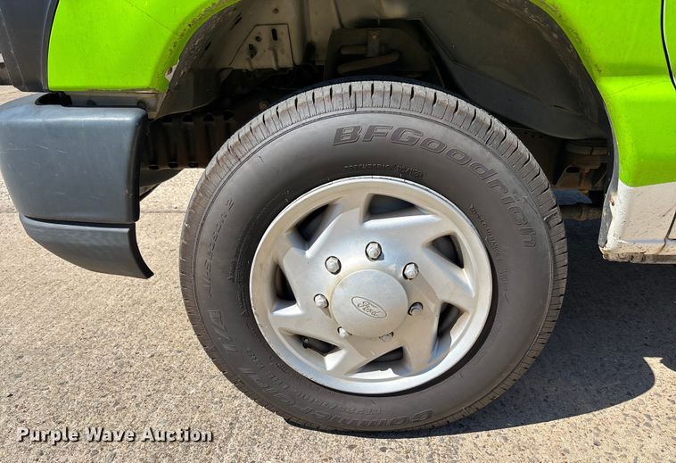 image for item EV3010 2009 Ford E150 van