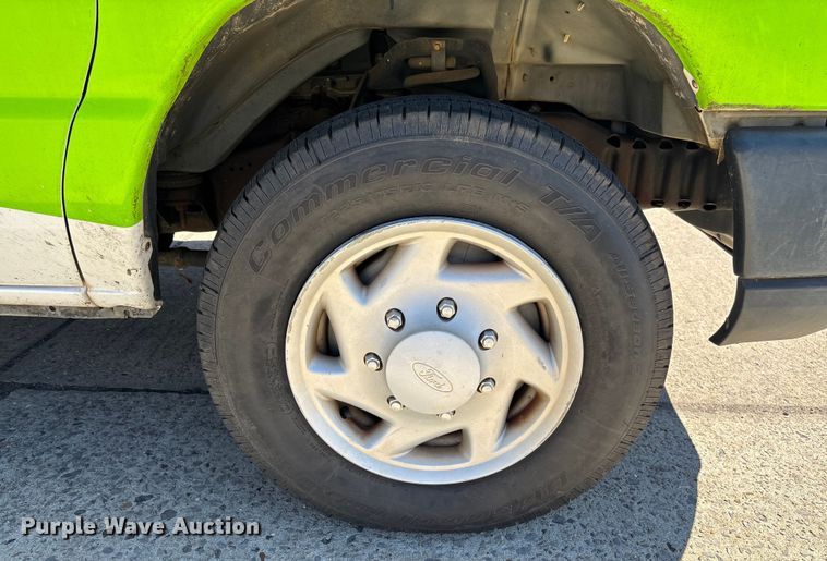 image for item EV3010 2009 Ford E150 van