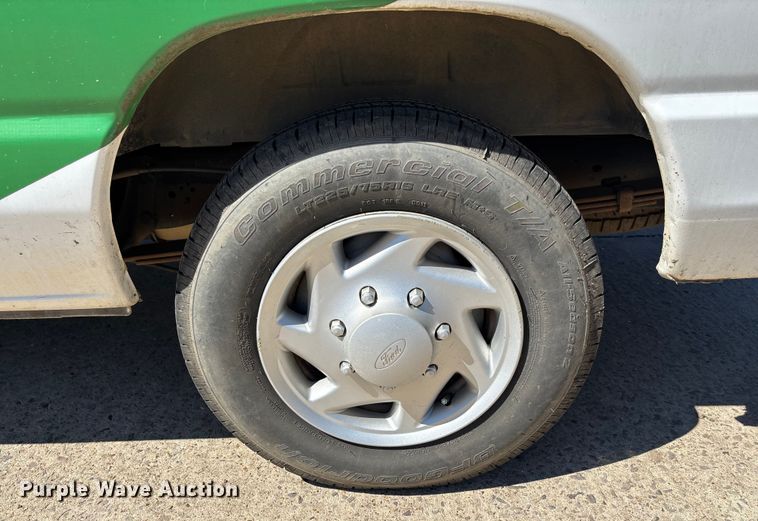 image for item EV3010 2009 Ford E150 van