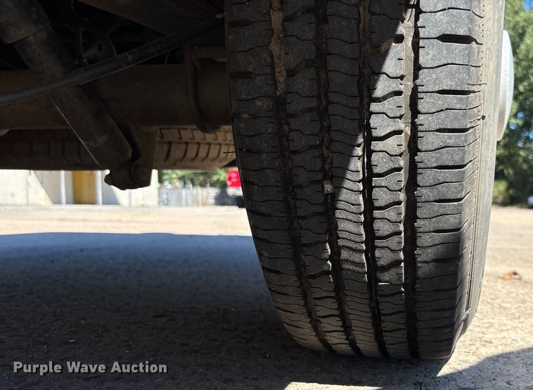 image for item EV3010 2009 Ford E150 van