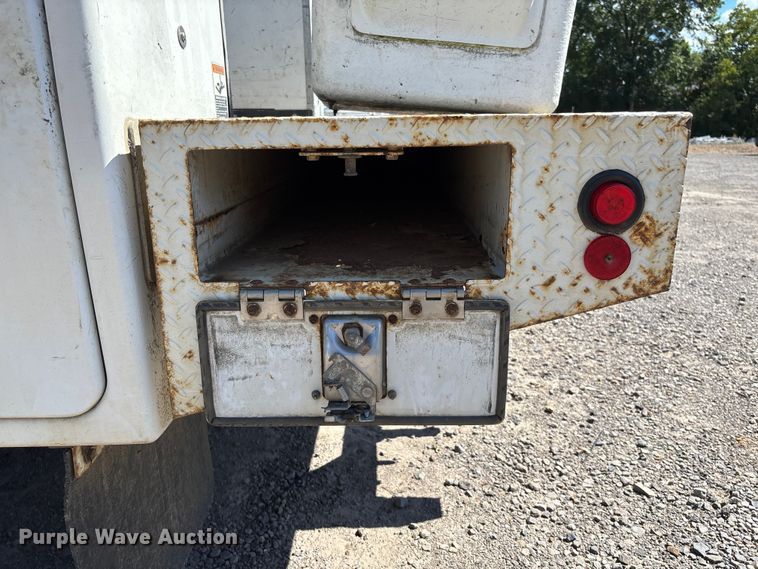 image for item EV3011 2011 Ford F450 Super Duty bucket truck