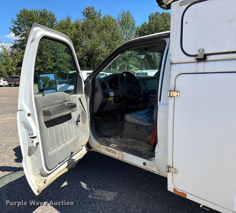 image for item EV3011 2011 Ford F450 Super Duty bucket truck